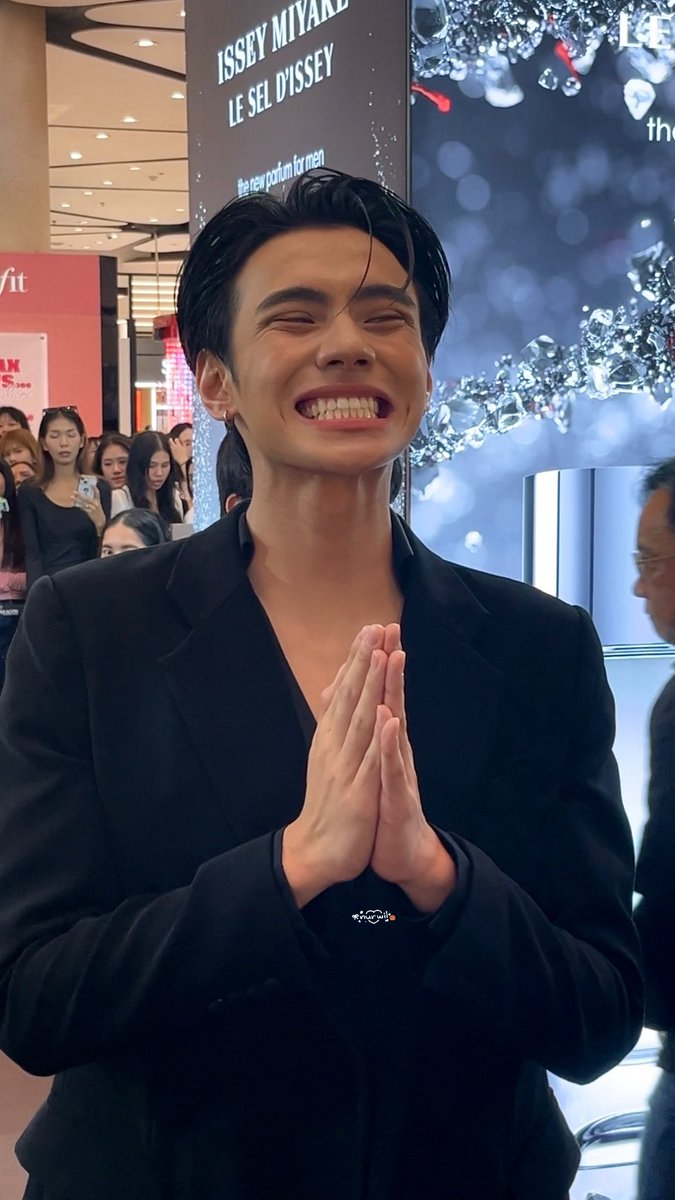 nurwil3's tweet photo. เหมือนเดิมเยยยยย 👶🏻😁

ISSEY MIYAKE X PEEMWASU

#isseymiyakeparfumsxPEEMWASU
#leseldisseyparfum
#PEEMWASU https://t.co/OwPnVORTFz