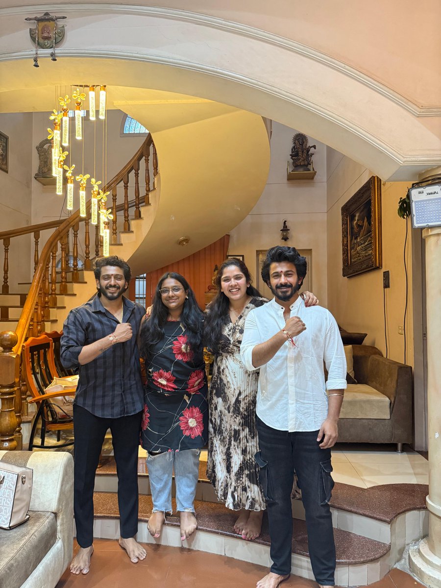 sandeepsaroj_fc's tweet photo. Wishing our man Sandeep Saroj, his brother #DeepakSaroj and all their cousins a very Happy Raksha Bandhan!

Lots of love from all your fans! ❤️

#SandeepSaroj #SandeepSarojFans #CommitteeKurrollu https://t.co/CUc6HmqVsW