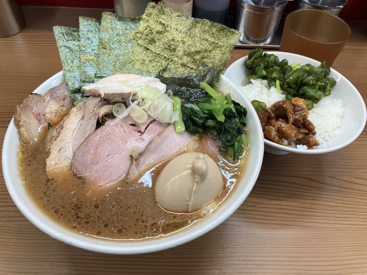 greenteaochacha's tweet photo. 久々来たけど美味すぎる!!!!!!!!!!!!
鶏油がとにかく別格。まさに""究極"" https://t.co/GfOChBkSPe