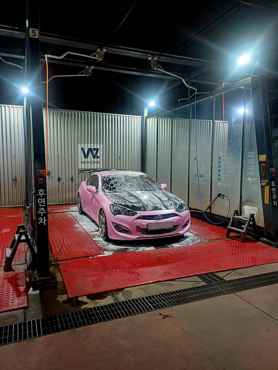 a99_m2's tweet photo. 夏の洗車、死にそう
#車好きと繋がりたい #車好きな人と繋がりたい #車好き #kdm #genesiscoupe https://t.co/4a1j5rG0AH