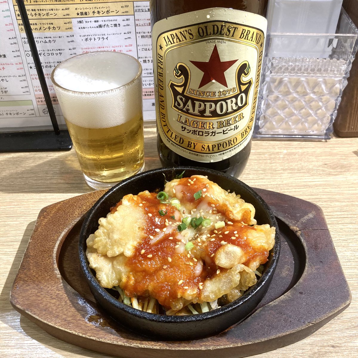 hoppy5126's tweet photo. 今宵の晩酌は
サッポロ<赤星>2本、つまみはカレーマカロニサラダ、酢もつ、ヤンニョムチーズチキン、エビの味噌カツ串、入場料200円の計2240円に5%割引、消費税外税で締めて2340円でした。
ごちそうさまでした♪
#ほていちゃん
#ふれあい酒場ほていちゃん船橋店
#サッポロラガービール
#赤星 https://t.co/HR49re2iVx