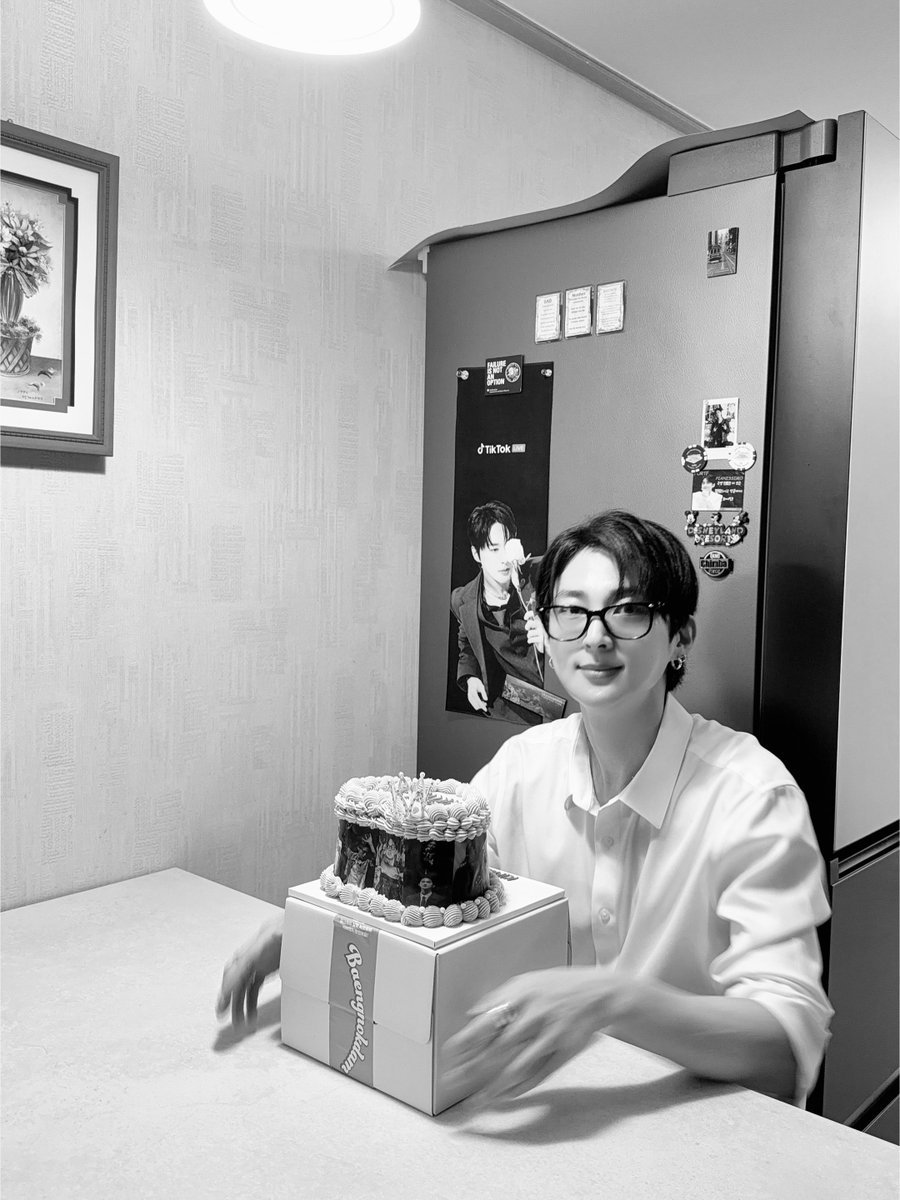 VAVNews2015's tweet photo. 260828 ace.vav IG update
"Happy Birthday to me 🎂🎉
¡Feliz cumpleaños para mí! 👑😆😆
.
.
#ACE #HBD #birthday #cumpleaños" https://t.co/OpC3lOpmVC