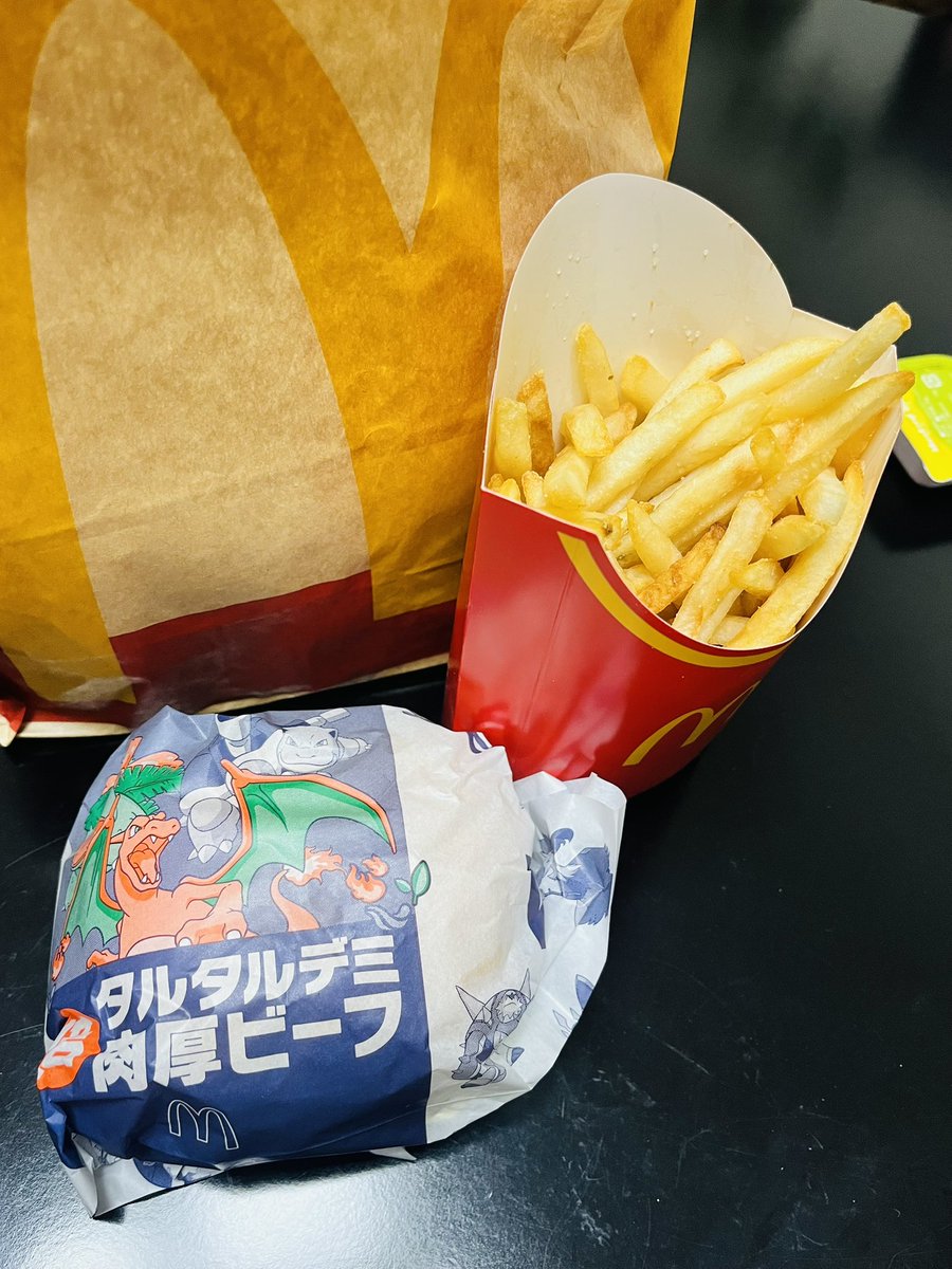 suika_xvi's tweet photo. 月末で週末仕事終わりに「私、1ヶ月頑張ったよね」と食べたくなるご褒美マック https://t.co/U9poY9vGgM