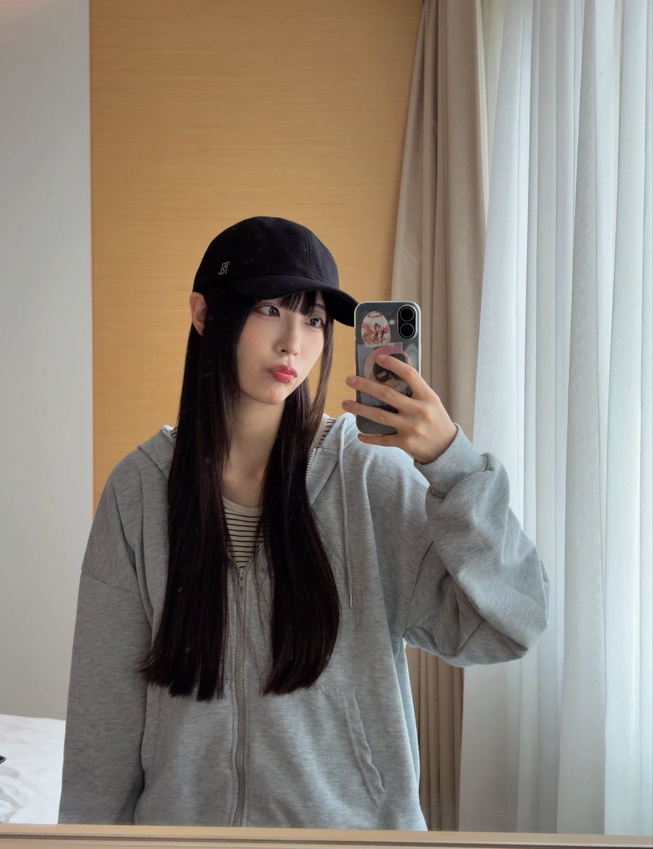 yuri_togetoge's tweet photo. みんな今日は何してたの〜🫪💕 https://t.co/2aMADRHQLa