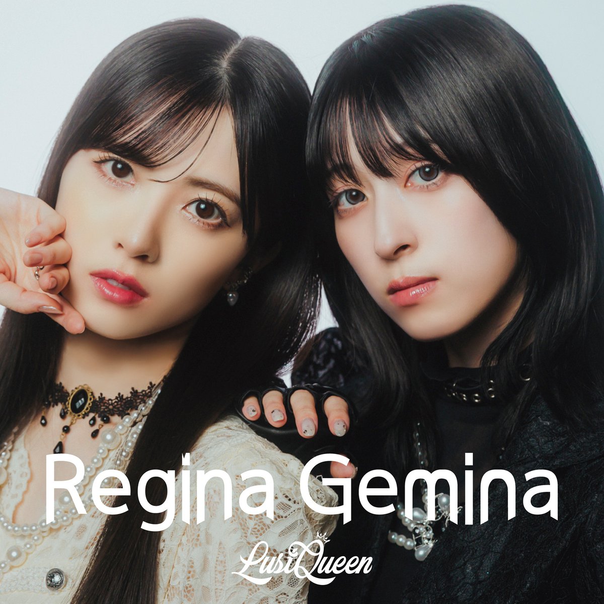 spice_mu's tweet photo. 結那・月音こなによるユニットLustQueen、配信シングル『Regina Gemina』リリース決定＆バズリズム9月エンディングテーマに https://t.co/TdqjwlnJO1 https://t.co/BZcsyOHtLl