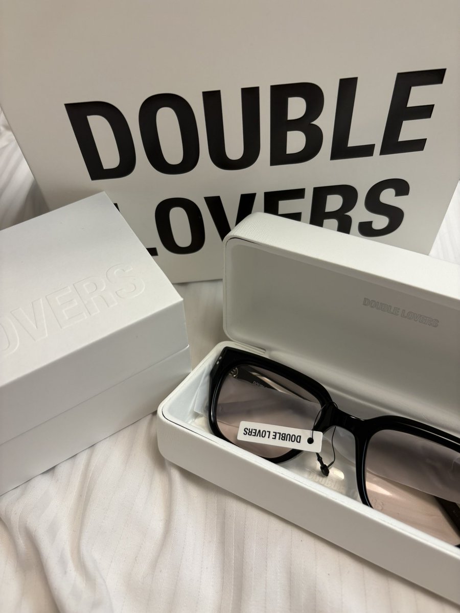 sh_en180's tweet photo. 聖水のDOUBLELOVERSいってきた！顔の形的にリオのサングラス買った幸せ https://t.co/MEUnRMvXt1