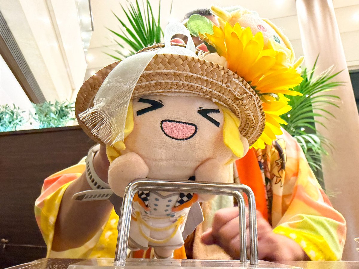 snpkn's tweet photo. ライブ中のリン廃友人の迷言
「至近距離で可愛いを浴びてしまった」

打ち上げ中のリン廃友人の迷言
「視界のすべてから可愛いを摂取している」

#マジカルミライ2026 https://t.co/LjFpPNAAaG
