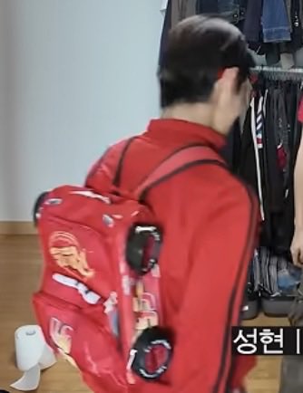 eomseaniee's tweet photo. when seonghyeon likes to collect cute stuffs🥹 he’s literally just a baby my aegi (╥﹏╥) https://t.co/ELecccG3rK