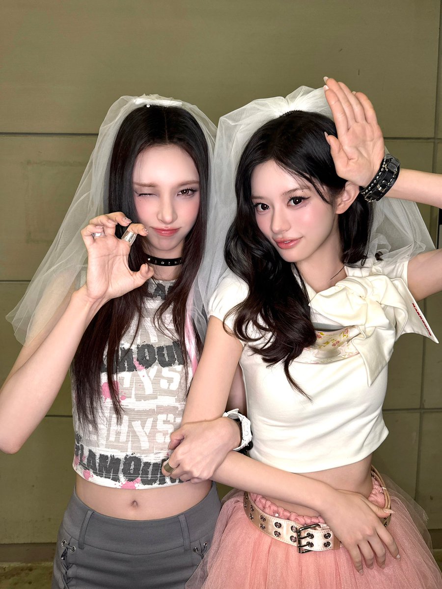 poriforyou's tweet photo. 260828 아일릿 위버스 #민주 https://t.co/VefP8nnGLq