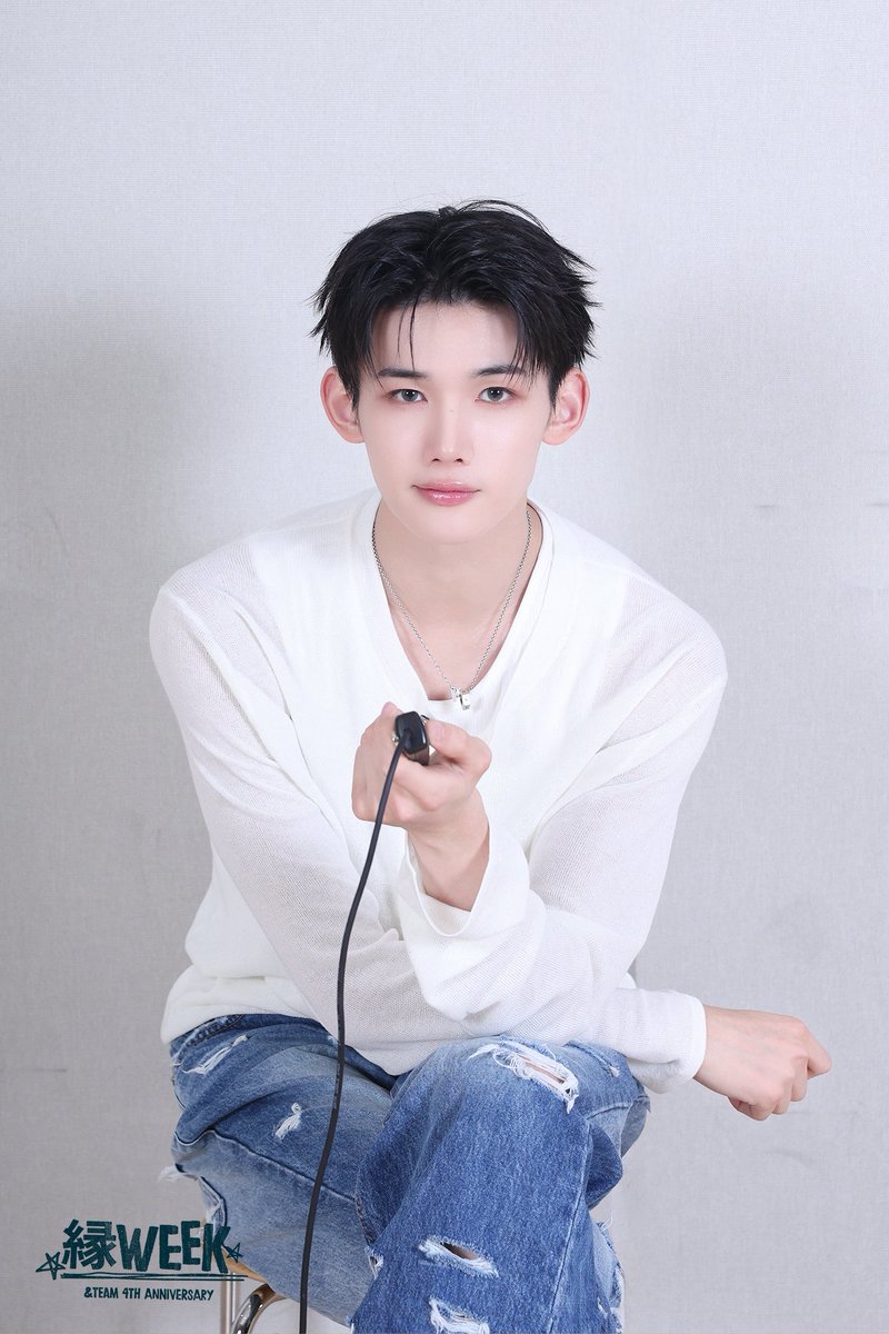 nyonejo's tweet photo. リビングでただチャンネル変えてるだけなのにイケメンすぎる人 https://t.co/EXyGyhxgVq