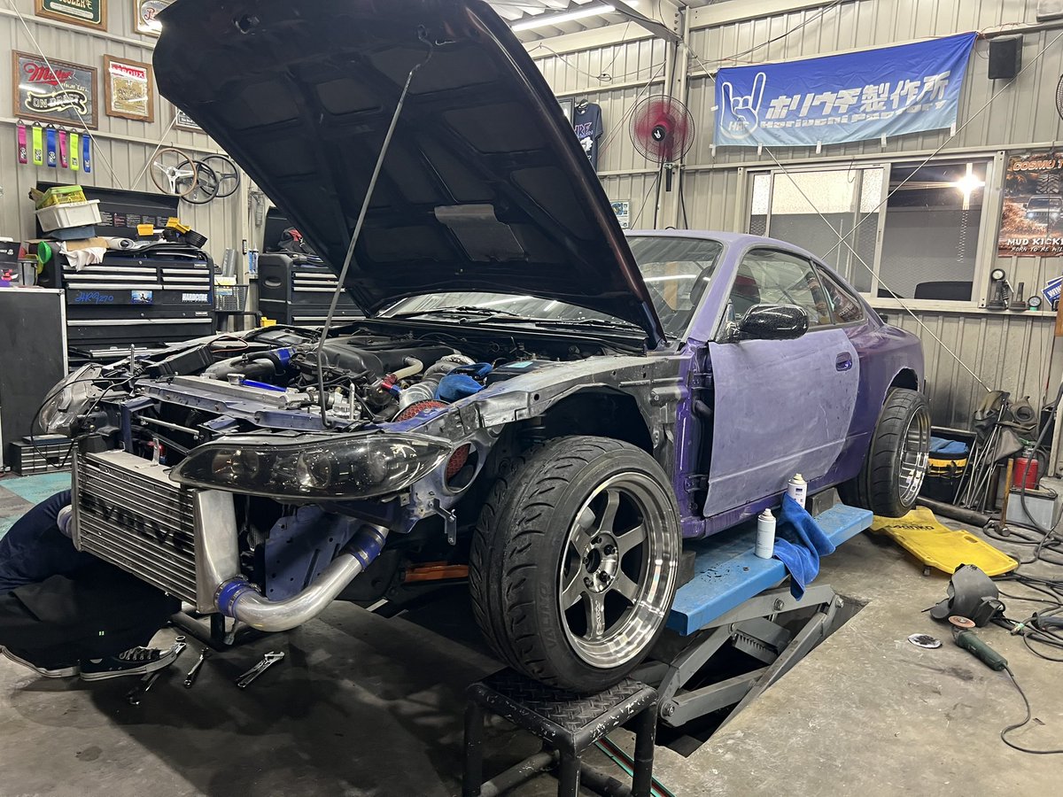 simdriftphantom's tweet photo. 今日は南千葉で急遽走らせてもらった！

ホリウチ製作所(@HRF270 )に足回り大幅変更していただいて
シムと同じ動きをするように脚のセッティングにして

チャラかっこいいRAYZのTE37履いて！
あとは人間の恐怖心を克服しないと🙃w https://t.co/vcYcd7DkOA