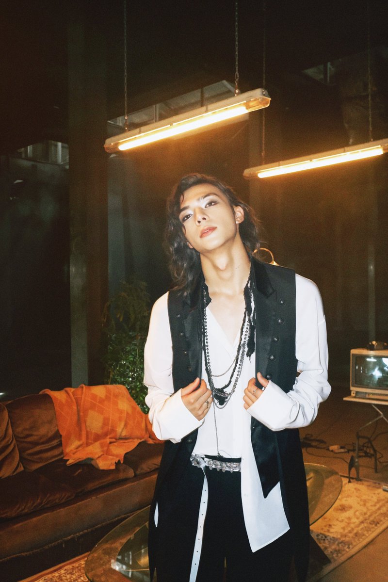 oneoreight__'s tweet photo. #SOUMA

"INVINCIBLE" Mood Film 
OUT NOW! ✨

With you, I'm INVINCIBLE 🪽

#ONEOREIGHT #1OR8 
#INVINCIBLE🪽
#EN_GÏNE🫀 https://t.co/6BXyGfpEeN