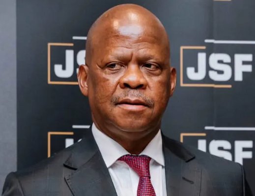 MDNnewss's tweet photo. WATCH🚨

Joe Sibanyoni Demands 30% Stake in Putco Bus Services in Older Video Addressed to Ramaphosa and Mantashe

Older video emerges of controversial businessman Joe "Ferrari" Sibanyoni addressing President Cyril Ramaphosa and Gwede Mantashe.

In the video, Sibanyoni says that if the government does not help them secure a 30% stake from Putco Bus Services, which has operated in KwaNdebele for over 60 years, they will be forced to “fight on their own.”

Sibanyoni is currently appearing before the #MadlangaCommission after being subpoenaed to testify.