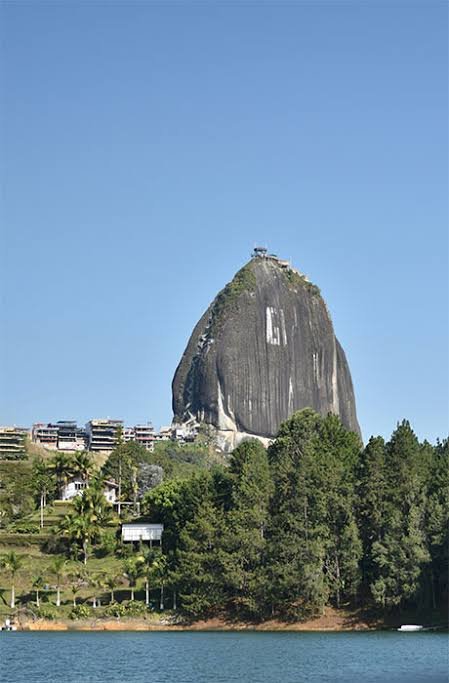 mid0_0night's tweet photo. @AncientEpoch Peñol - Antioquia - Colombia https://t.co/yxLbamG5SJ