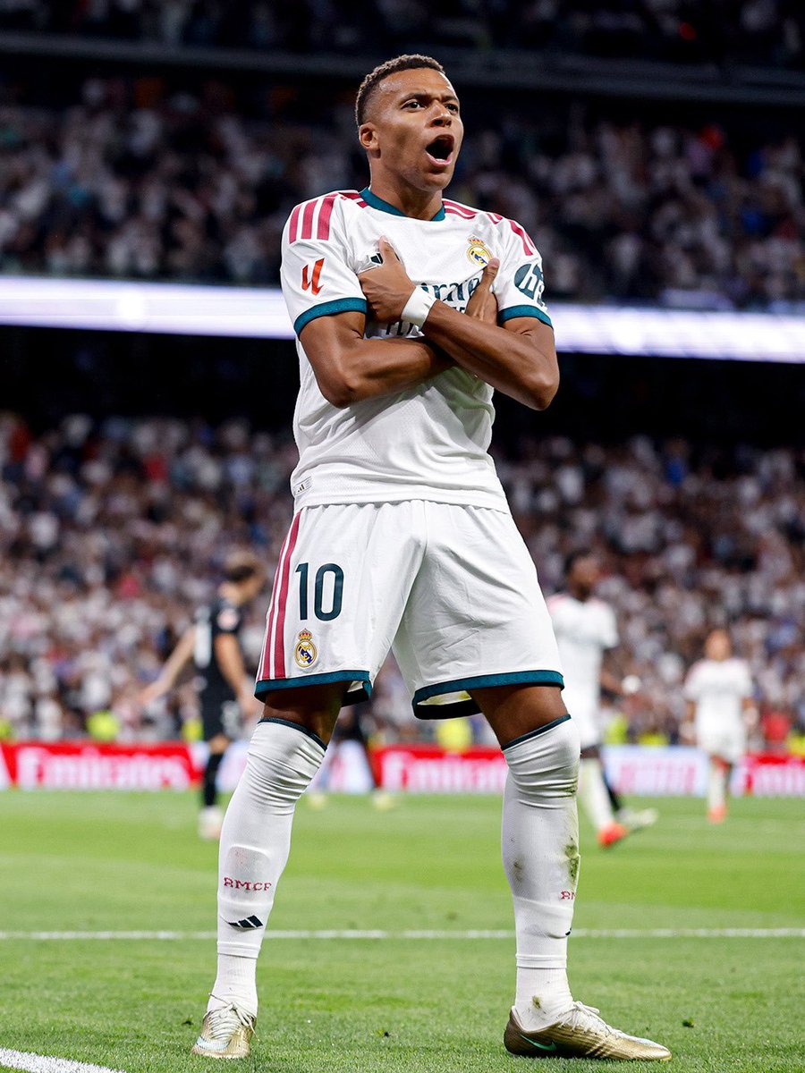 AdriRM33's tweet photo. 🚨 KYLIAN MBAPPÉ apunta a GANAR el BALÓN DE ORO este año.

SE LO MERECE MÁS QUE NADIE.

{ @diarioas } https://t.co/X3eBIQlbUJ