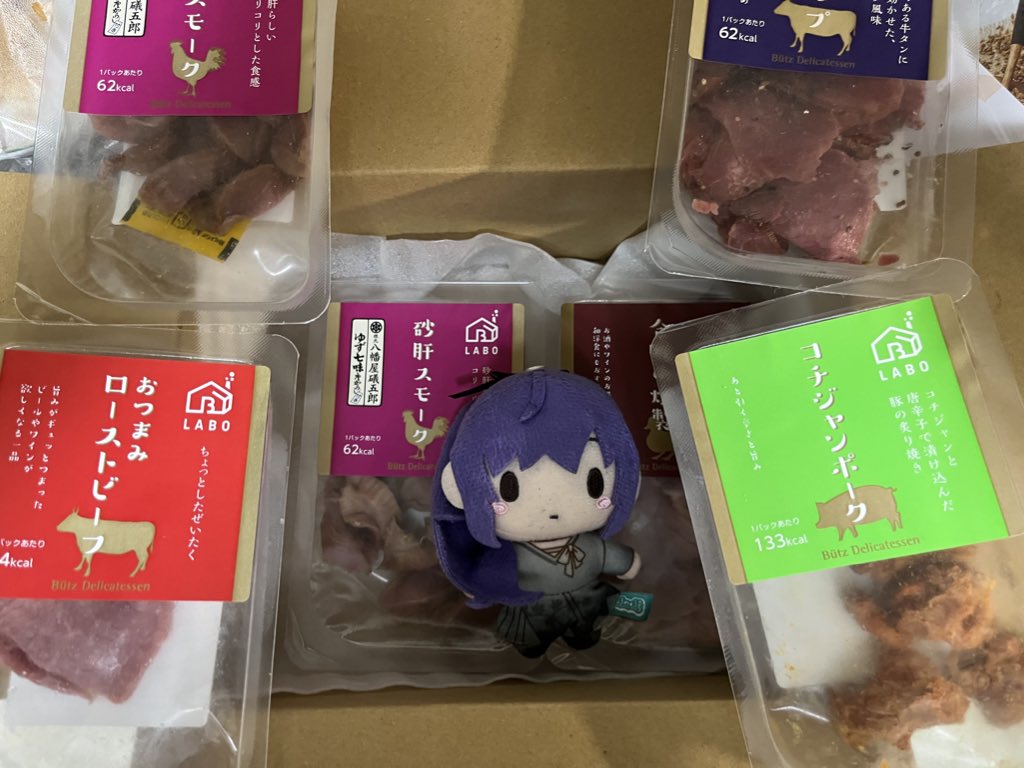 rive_prsk's tweet photo. さよちからいただいた誕プレ、おつまみセットです🥩
これは美味しそうすぎる〜！！！！
早速ローストビーフ、コチジャン、砂肝食べました😋 https://t.co/V9ql0jacrb