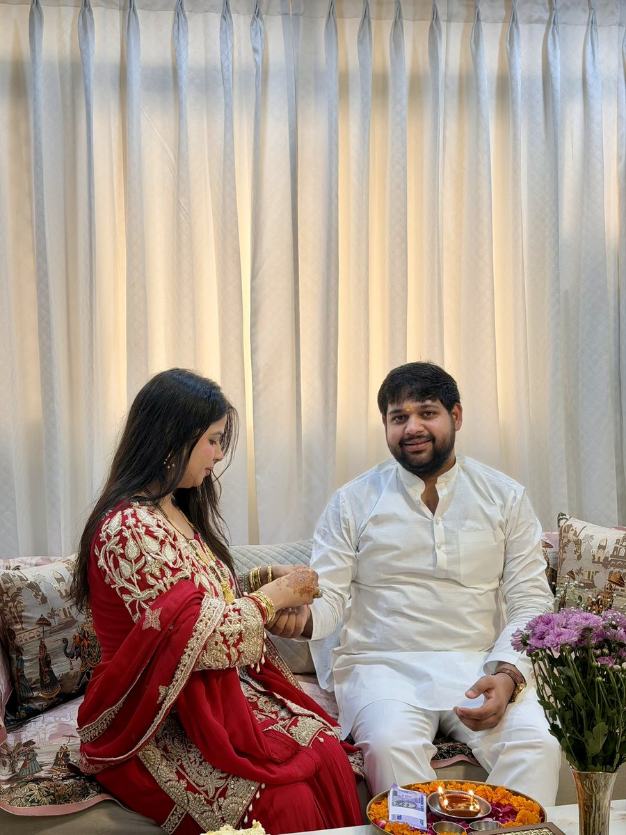 8098Sandyyadav's tweet photo. रक्षा के संकल्प और स्नेह के अटूट बंधन के पर्व रक्षाबंधन की सभी को हार्दिक शुभकामनाएं। 🙏

#rakshabandhan https://t.co/FRGIycwNtM