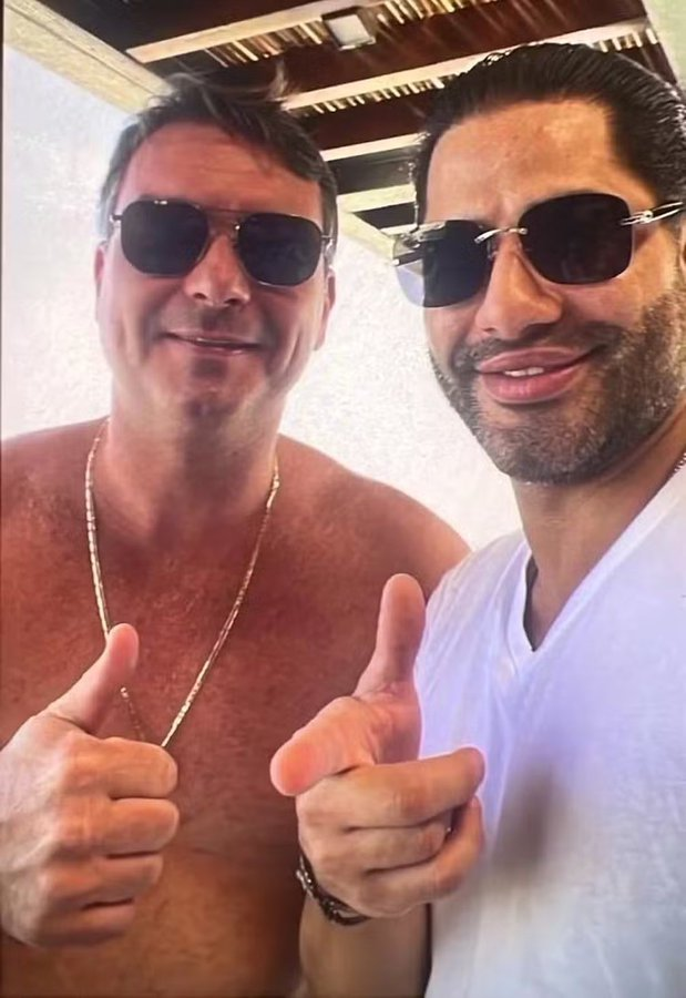 LulaoRei's tweet photo. Lula e Roberta aparecem em foto!

Kkkkkkkkk.
Eu quero saber explicar essa foto ai! https://t.co/7h4eXk3L6p