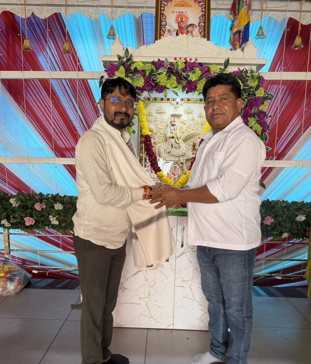bechraji's tweet photo. રામદેવપીર સેવા કેમ્પ ખાતે અમરસિંહ સોલંકી અબાસણા હાજરી આપી રામદેવપીરના દર્શન કરી આશીર્વાદ લીધા https://t.co/m90OlDSZGd