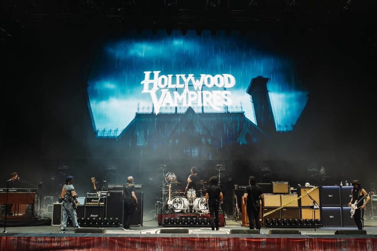 johnnyDepp_59's tweet photo. Cologne Germany hope you everyone of you is ready for tonight at lanxess arena? 
#JohnnyDeppIsALegend 
#JohnnyDepp
#JohnnyDeppForever
#Hollywoodvampire https://t.co/aVBeVcgFfd