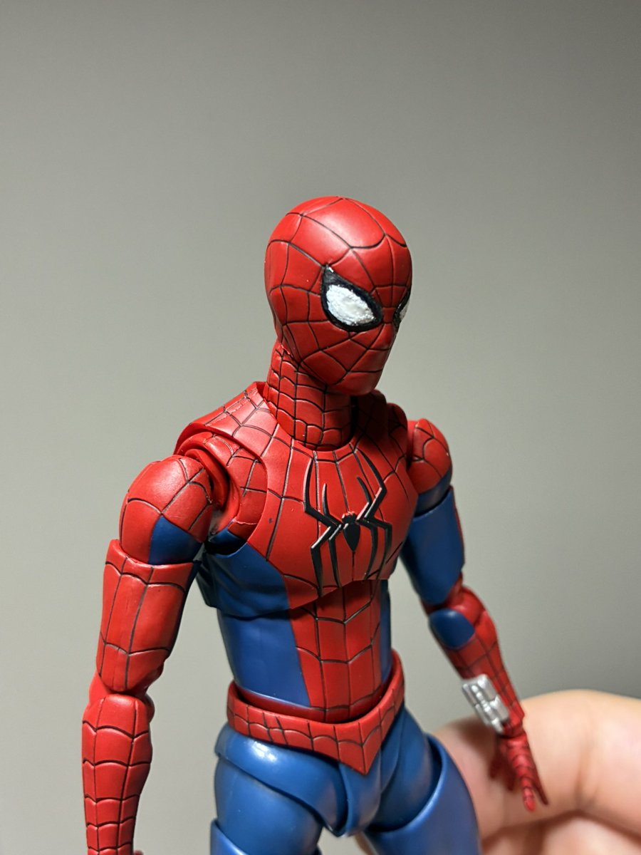 siropicant01's tweet photo. アーツのスパイダーマンレンズパーツが分厚すぎたので少し削ってボリュームなくしてみたんだけどどうだろ？？

psもう顔面崩壊は避けられないよスパイダーマン https://t.co/bbCHEoezK8