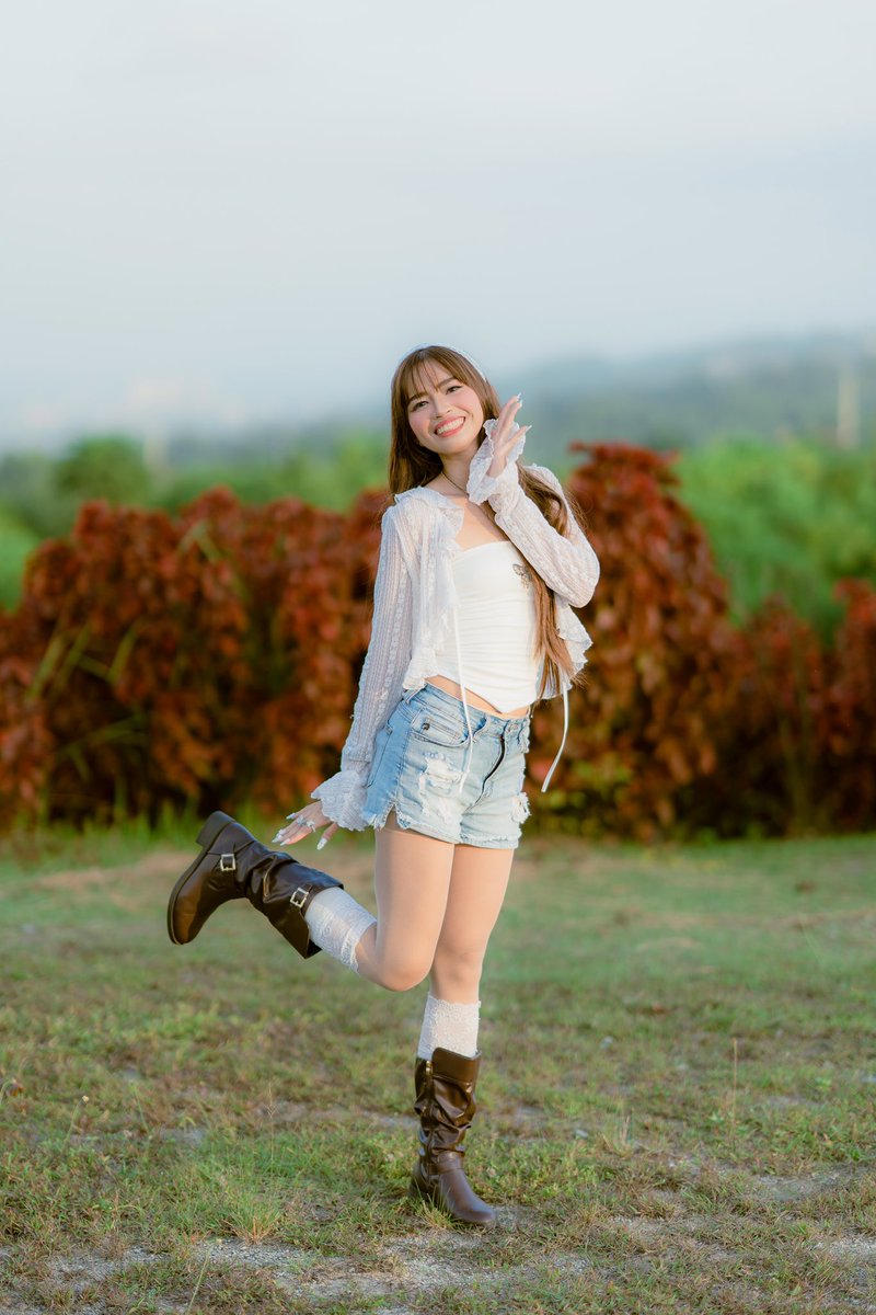 daeluxofficial's tweet photo. DAELUX RHYA 💫

Meet Rhya, Daelux’s graceful force, combining soft-spoken charm with determination and a presence that feels both calm and powerful.

Styled by: @althea.vyann @althea.dvo 

#DAELUX #PREDEBUT #PPOP #DAVAOPPOP https://t.co/wcsOhZtHoh