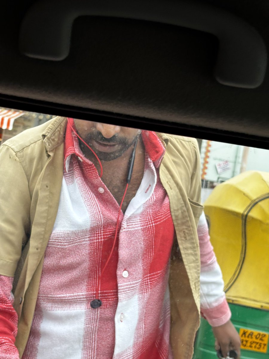 Jethronaut's tweet photo. Unacceptable incident of aggression and attempted assault by an auto driver near Vaishnavi Gardenia.
Vehicle No: KA 01 AH 3945
Strict action needs to be taken.Requesting immediate intervention and investigation.
CC: @BlrCityPolice @blrcitytraffic @KarnatakaCOP @PriyankKharge https://t.co/SueMf1D8if