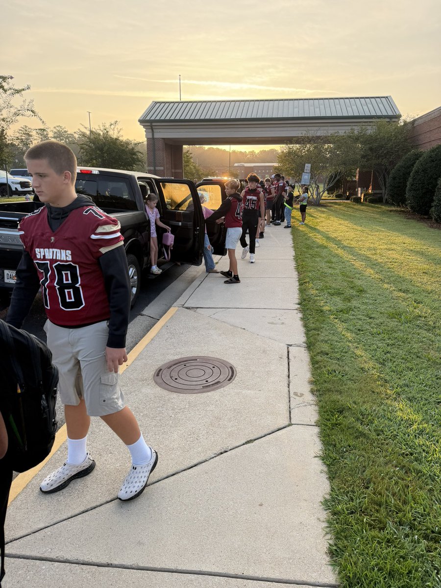 CoachJaredZito's tweet photo. Spartan Football Players and Cheerleaders at feeder elementary schools this morning opening car doors and welcoming kids to school! Big game tonight as we host North Paulding! #BeTheDifference @CoachHicks20 @SPHS_Spartans @SPauldingHS_ATH https://t.co/2yo9aUtVDO