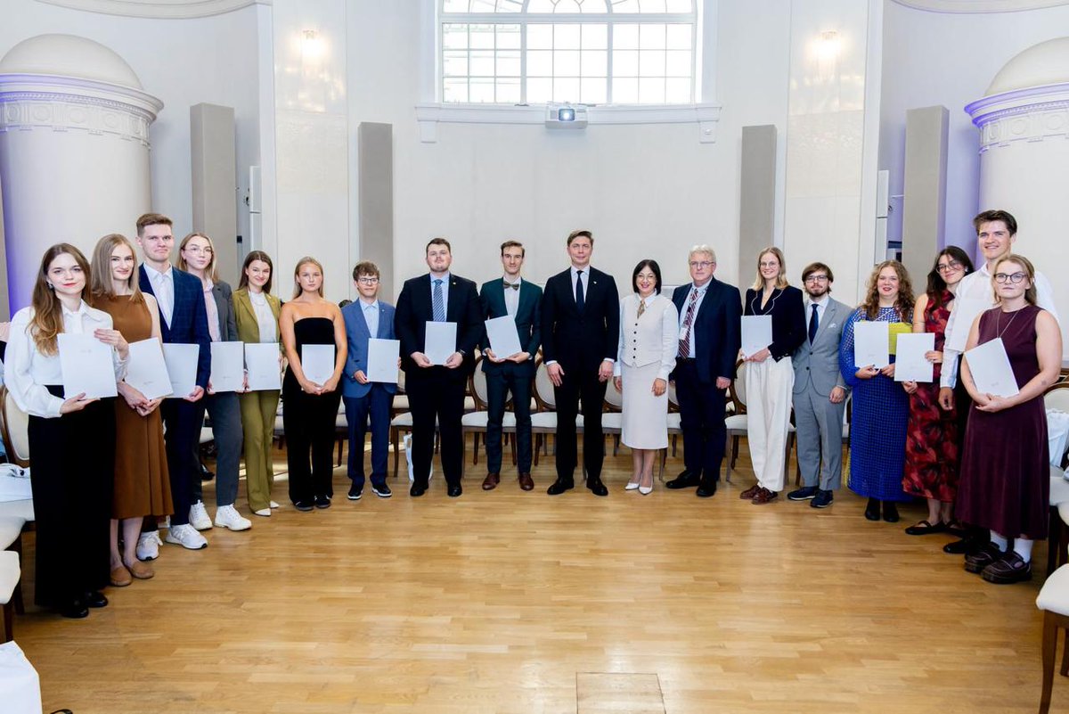 Breaking_meow's tweet photo. 🇱🇹Lithuania will fund 21 students to study at top universities worldwide.
Each can receive up to €61,000 for one year. Winners of the Kitas 100 programme chose Oxford, Cambridge, Harvard and Stanford among others.
In return, they must work in Lithuania for at least 3 years🎓 https://t.co/FlexlkWYB2