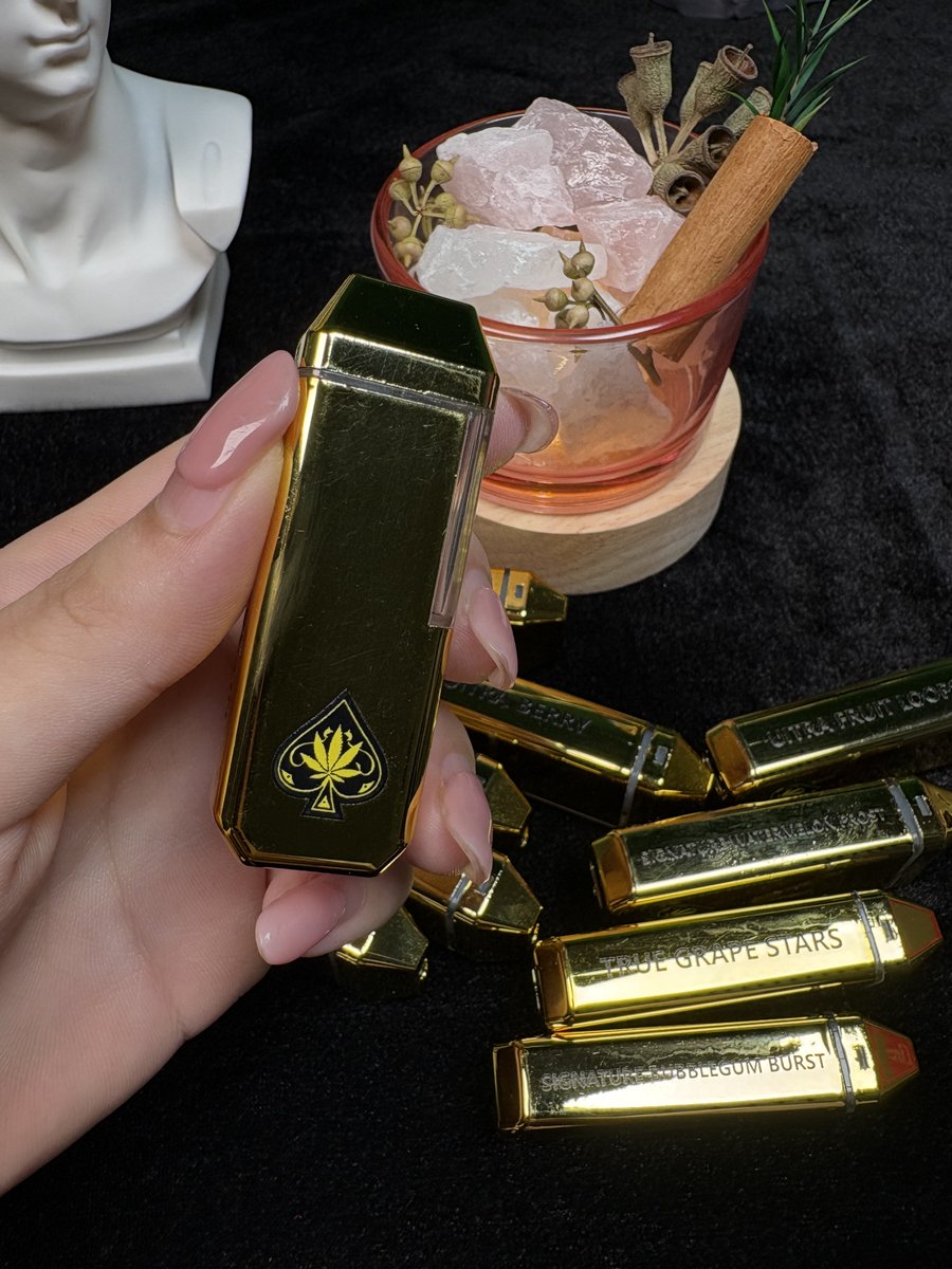DeannaSmith8's tweet photo. Which ACE ULTRA flavor are you puffing on today? ♠️👀
Drop your favorites below 👇🔥
📲 Check link in bio for more
#AceUltra #FlavorCheck #CannabisTwt #WeedDispo #VapeLife #Viral https://t.co/2MaUC8IdrS