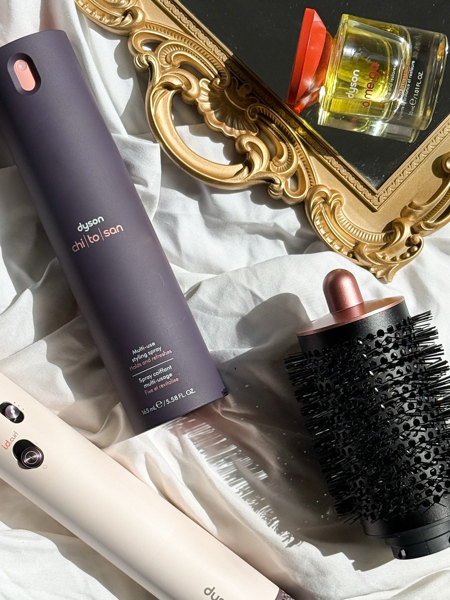 morenito22_'s tweet photo. Perfect pairing. These two have become my styling favourites: Dyson Omega Oil deeply conditions and smooths frizz, while Chitosan Styling Spray keeps curls defined, soft, and flexible. Nourishment, shine, and hold without the weight. *PR https://t.co/jtsPIWiV7b