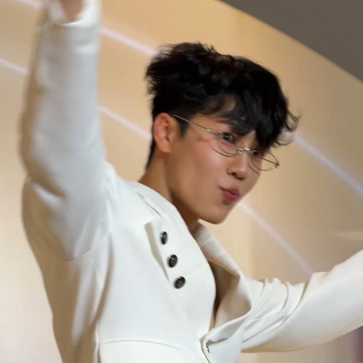 bpyw_7's tweet photo. baby face                                          WTF?
PANTENE TH X WANARAT
#PantenexWar https://t.co/SXxHHyAXJw