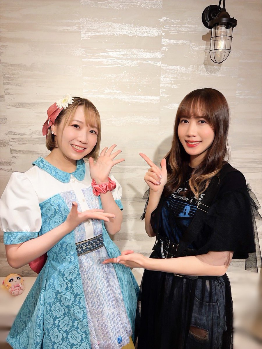 CHiCOxxx_tweet's tweet photo. #HoneyWorks 24時間生放送

みなさんお疲れ様でした&ありがとうございました！

女子トーーク！は楽しすぎて時間足りなかったし、バンドセッションは夏川さんとの初コラボ「私、アイドル宣言」が幸せでした☺️💕
monaワン3rdが楽しみだーーっ🪽
夏川さんとお写真〜☺️❤️
グッズ全部可愛い！！！
#ハニワ24
