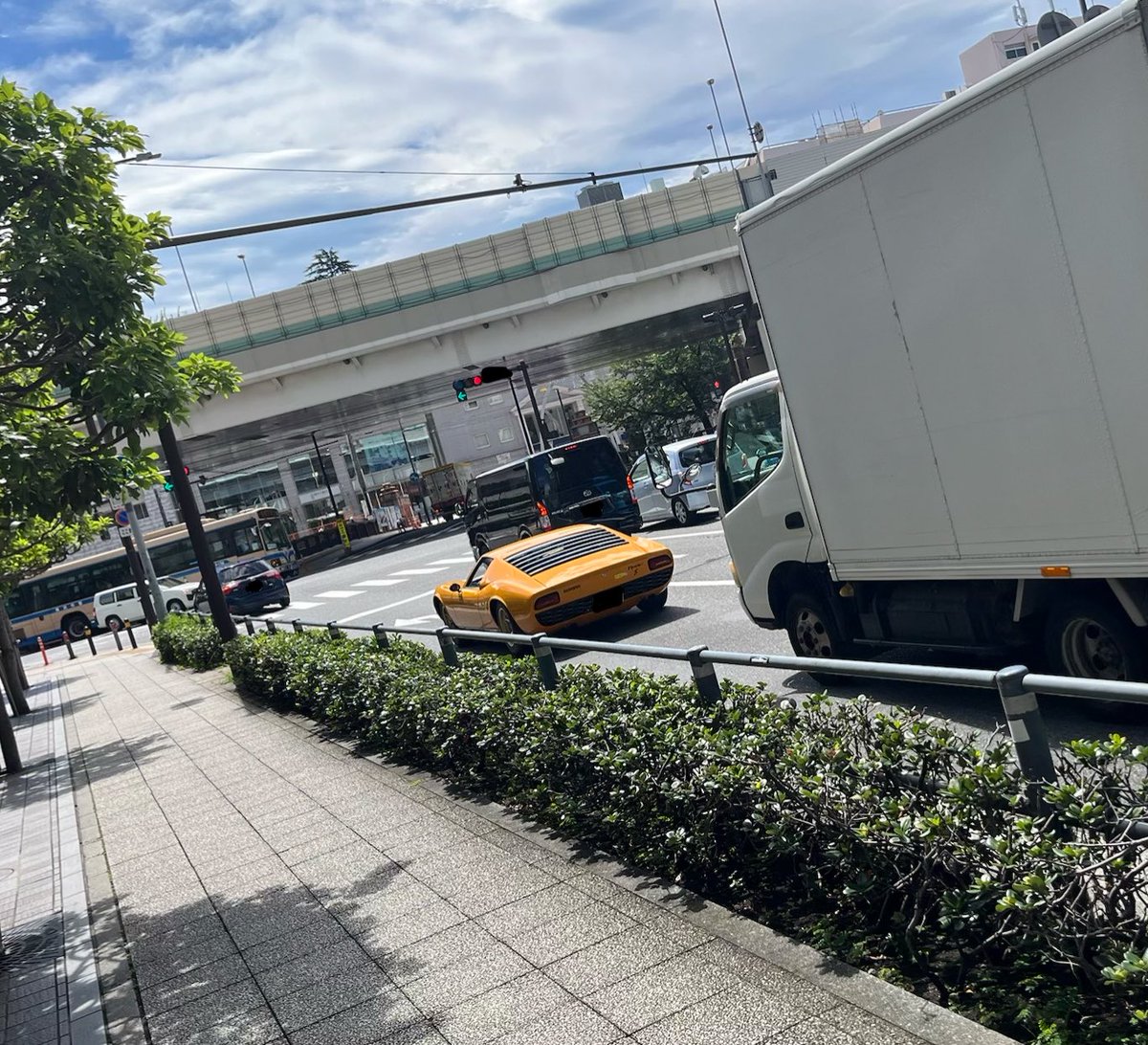 EBoshn's tweet photo. あと今日何気にとんでもない車を見たんだ😳
日本にも持ってる人がいるんだなぁ… https://t.co/Z7v5N56Rq0