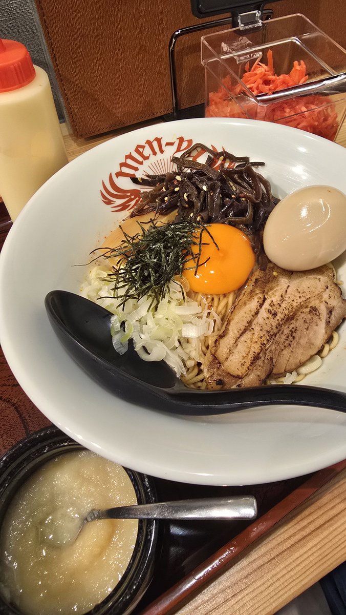 goro565690's tweet photo. 高崎のらーめん酒場 福籠さんにて細麺まぜそば🍜 まぜそばでは珍しい細麺のザクザク感と、メンマと追加した辛木耳のコリコリな食感が堪らない１杯😋 無料トッピングの大蒜　マヨ 昆布酢 黒胡椒 紅しょうがで好みの味変ができるのも最高です👍 https://t.co/GdIPoTsBQ9 https://t.co/VjXlY3ajnR