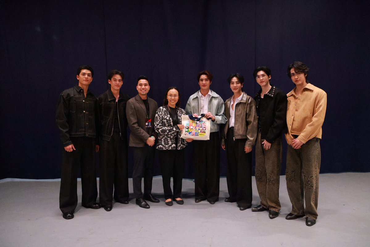 GMMTV's tweet photo. ขอขอบพระคุณ
คุณประภาศรี เจตทรงกุล อัครราชทูต (ที่ปรึกษา)
คุณณัฐกิตติ์ สิงห์โต ที่ปรึกษา
ตัวแทนจากสถานเอกอัครราชทูต ณ กรุงเม็กซิโก ที่ให้เกียรติมาร่วมให้กำลังใจศิลปินในงาน Only Friends : Dream On Fan Meeting in Mexico 💚

ขอบคุณสำหรับการสนับสนุนและกำลังใจอันอบอุ่นในครั้งนี้🙏🏻✨

#GMMTV