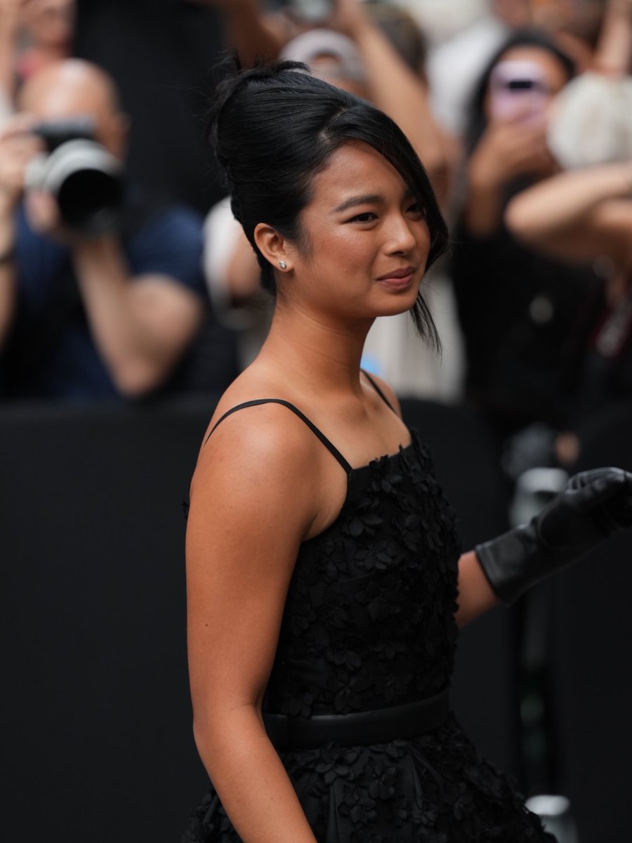 PhilstarNews's tweet photo. SHE’S SERVING ON AND OFF THE COURT! 🤩🖤

Filipina tennis star Alex Eala turned heads in a black dress as she attended the Spring/Summer 2027 show at New York Fashion Week.

Alex made her New York Fashion Week debut for Tory Burch on Friday, September 11 (Manila time), rocking a red blazer paired with brown slacks.

📸 Jayson Silva

Related: https://t.co/qZ6QyJdAhT