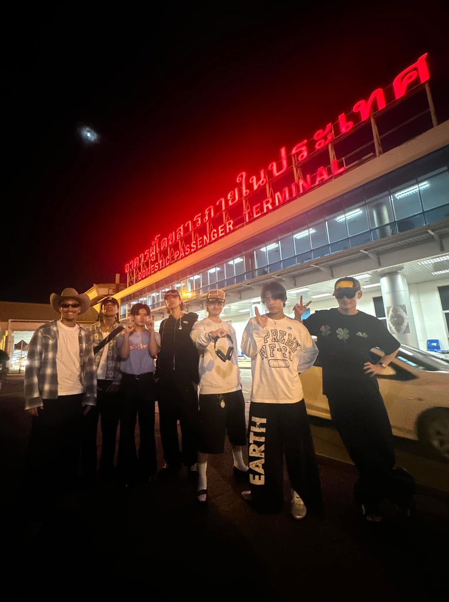 Yada_c_n's tweet photo. รูปเมื่อ 2 ปีที่แล้ว บินยังไงให้เหมือนเดินทางด้วยบขส. https://t.co/X89mF5OKxB