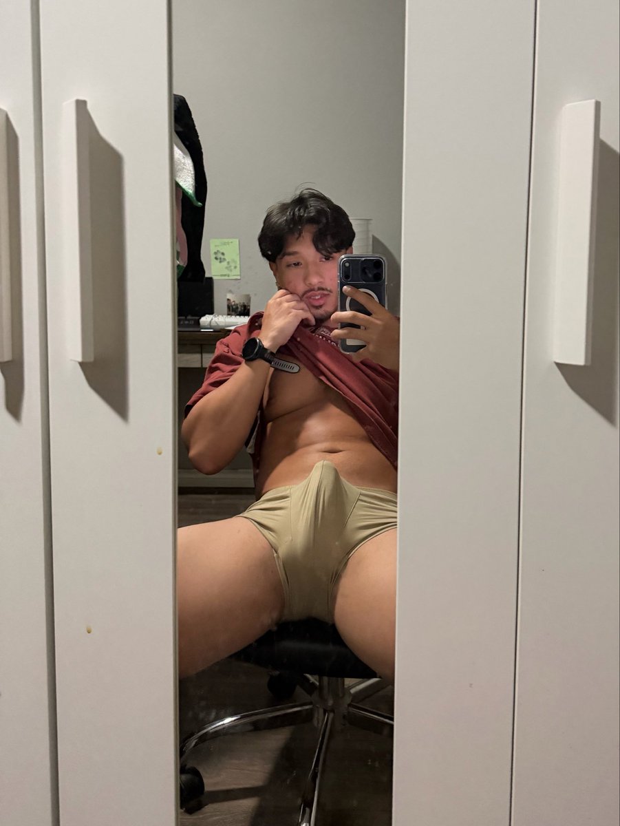 _theyluvrico's tweet photo. should i make a vid at this angle ??? https://t.co/Od5XKdaH4y