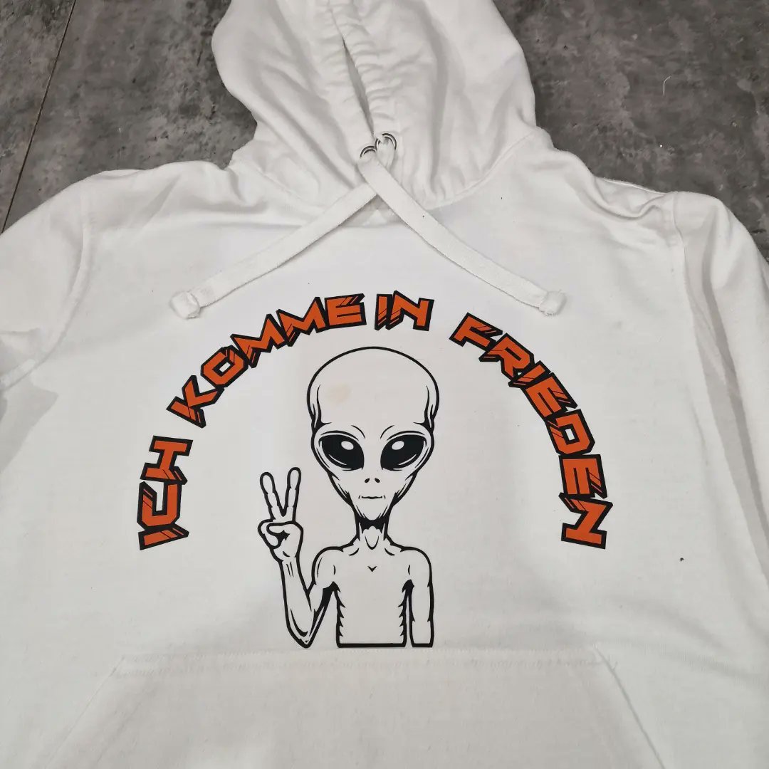 ReginaAmarn1's tweet photo. Pullover 
PEACE 
or maybe not? https://t.co/15ml15D8mV