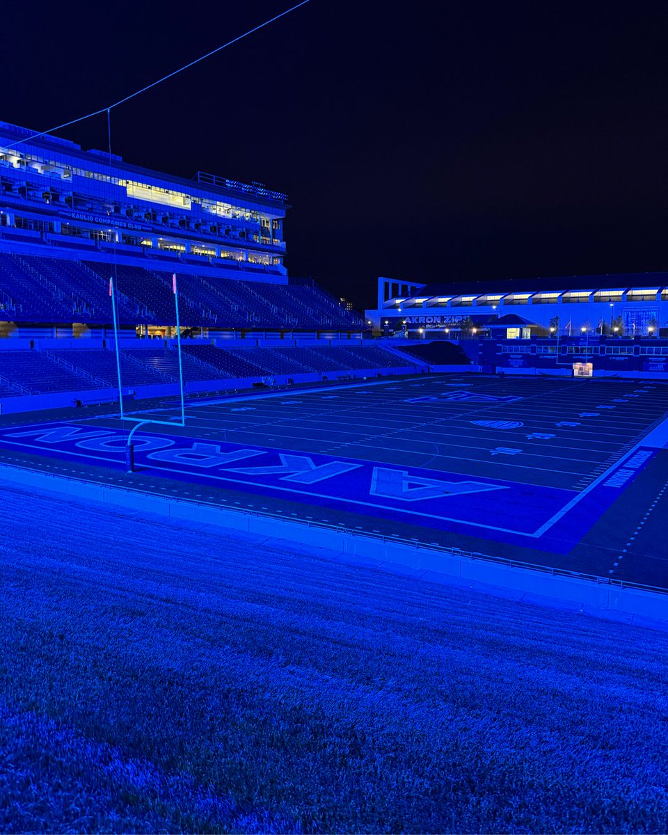 ZipsFB's tweet photo. Gameday loading...

Roo Blue Out🔵

First 500 fans receive a Roo Blue Shirt courtesy of Power Graphics!

🎟️ https://t.co/SqPbZYcB2V

#GoZips🦘 https://t.co/MBnYC9Ptkd