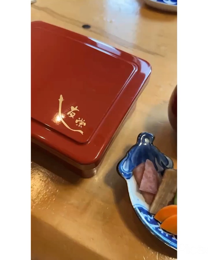 SPAWNEYCOCK's tweet photo. .
オフの日は家族と箱根へ♨️
箱根に行くと訪れるお気に入りの鰻屋さん、『友栄』さんでランチ🍵
温泉を楽しんだり、少し編み物をしたりしてリフレッシュ🧶
みんな浴衣姿にもなった👘✨
お布団の上で子供達がぴょんぴょんして、ホコリが…😮‍💨と思ったけれど、こ https://t.co/6owfctnwjG