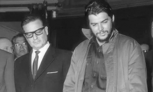 Granma_Digital's tweet photo. 🇨🇺🇨🇱ǀ Salvador Allende🗣️:  
Después  di cuenta de la calidad intelectual, el sentido humano, la visión continental que tenía el Che y la concepción realista de la lucha de los pueblos. «Podría decirte que fui amigo del Che».
🔗https://t.co/dmkachTLOQ https://t.co/Z7nHjcQdJJ