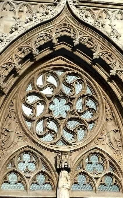 andreas_nigbur's tweet photo. (1/2)
Look at these frequencies embedded in the Gothic architecture of the past world....

The Cathedral windows vs cymatics created using musical tones. 

How they could do something like this in the past? https://t.co/h3MUnALCxd