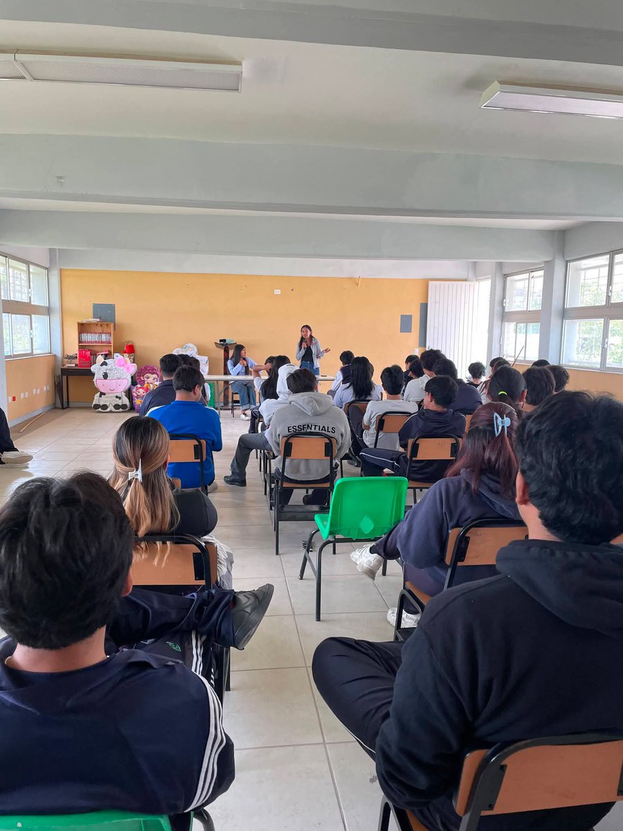 FnerrrAguas's tweet photo. 🔥 ¡La organización estudiantil sigue creciendo!

Hoy se reestructuró el comité de la FNERRR en el Telebachillerato Arboledas de Paso Blanco, con la participación de Evelyn Analin Maldonado Francisco y Liliana González.

El nuevo comité será encabezado por Víctor Israel Royo. ✊ https://t.co/as1y4lPQwK