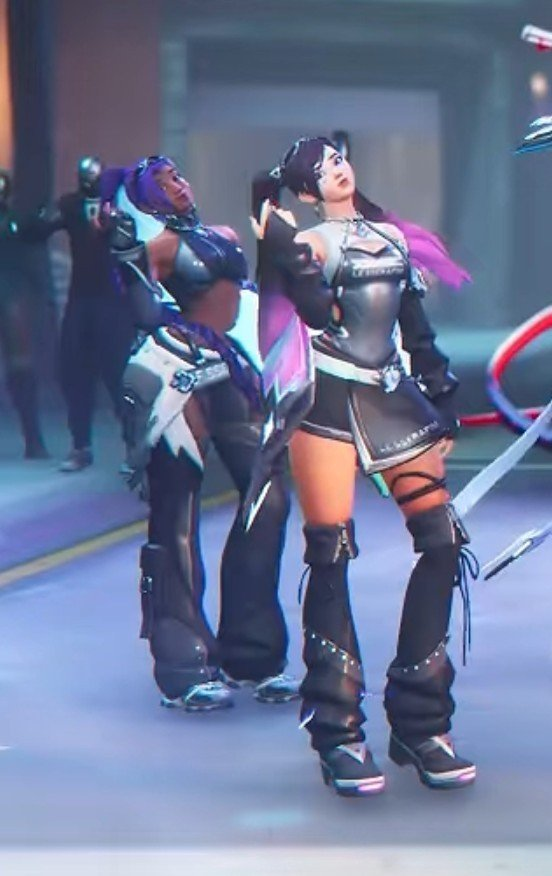wuycng's tweet photo. why are they hitting this pose https://t.co/JUNje8girq