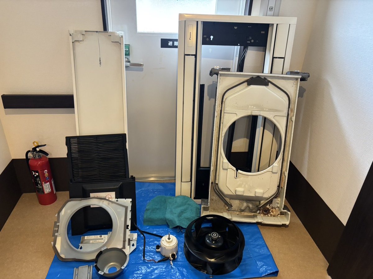 Air_Clean_Pro's tweet photo. 業務用エアコン2方向
BEFORE → ✨AFTER✨
#介護施設 #業務用エアコン #エアコンクリーニング #ビフォーアフター #天井埋め込み2方向 #分解洗浄 #answerplace #大阪 #空気をきれいに https://t.co/XyUBmf8kl6