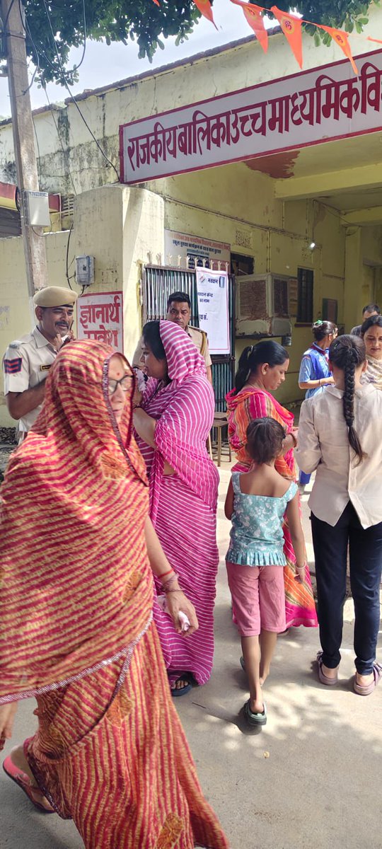 murtimeenabjp's tweet photo. लालसोट नगर परिषद, रामगढ़ पचवारा नगर पालिका एवं मंडावरी नगर पालिका में विभिन्न बूथों का निरीक्षण कर चुनावी तैयारियों, बूथ प्रबंधन एवं व्यवस्थाओं का जायजा लिया गया।

इस दौरान कार्यकर्ताओं से संवाद कर संगठन की मजबूती और भाजपा की विजय के लिए आवश्यक दिशा-निर्देश दिए गए।

एकजुट संगठन • मजबूत बूथ • भाजपा की प्रचंड विजय 🪷 
@BJP4India  @BJP4Rajasthan
