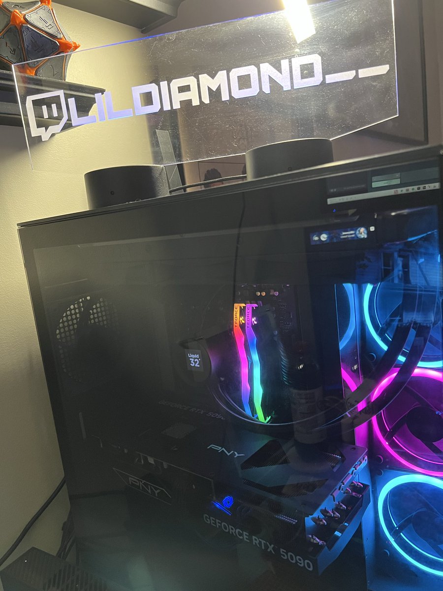 TheLilDiamond__'s tweet photo. Going live 🔴🎮👾: 
Catch me here 💎: 
https://t.co/9wz8St5nde
https://t.co/qTfsgqbxPa
https://t.co/nBs9LiajyV https://t.co/8HS0FR79xJ
