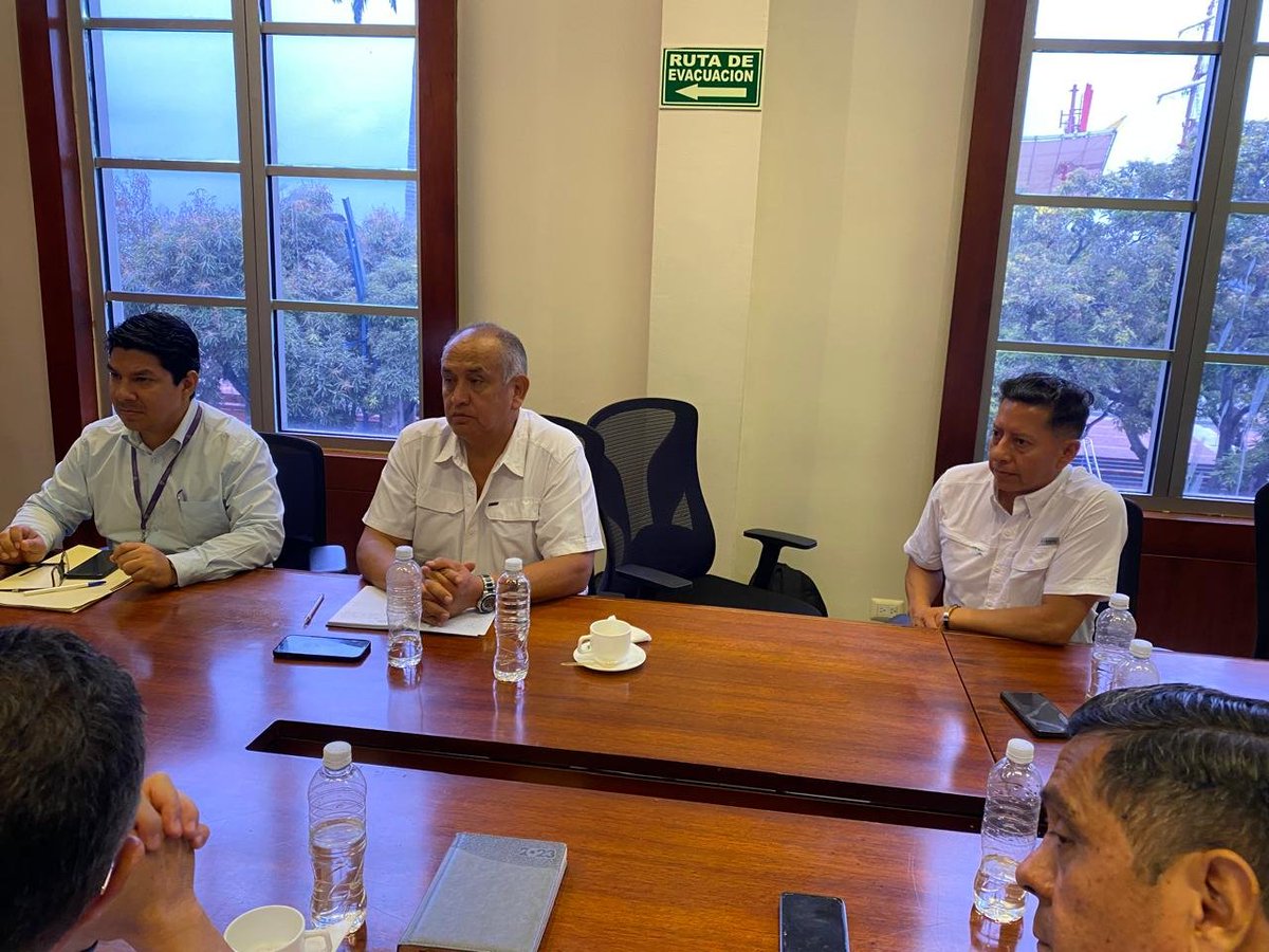 FenatrapeEC's tweet photo. FENATRAPE se reúne, en la Gobernación del Guayas, con la SENAE y ATM, Guayaquil

@MIT_Ecuador 
@ANT_ECUADOR 
@PoliciaEcuador 
@SENAE_Aduana https://t.co/xCGbKait5K